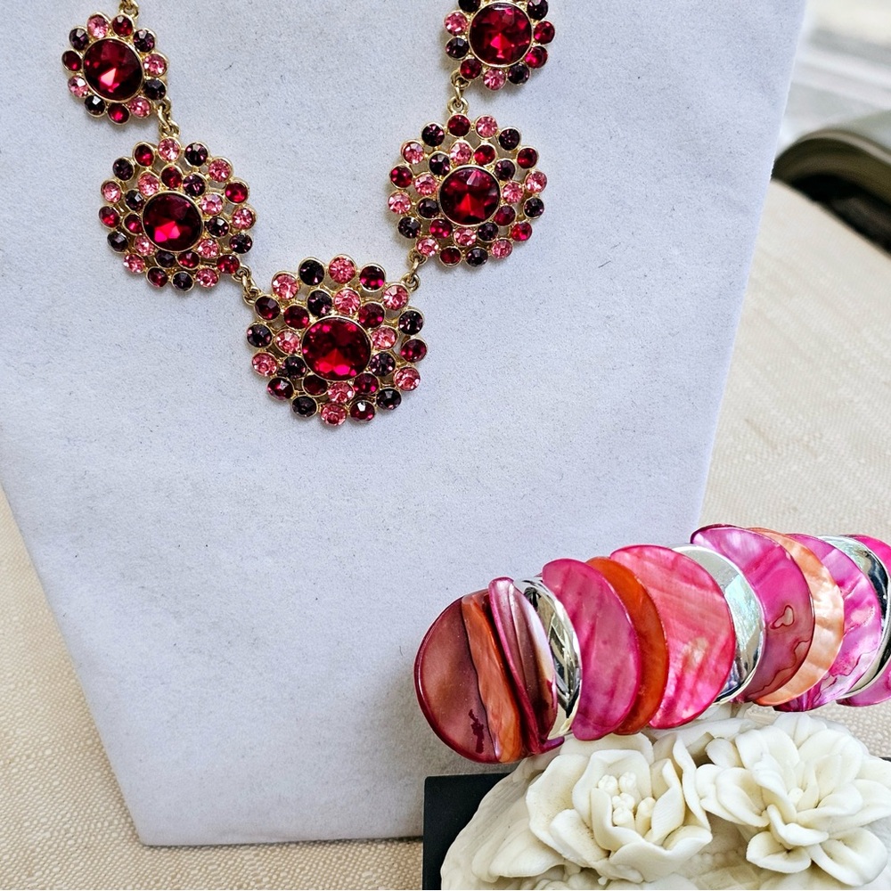 SET!  Liz Claiborne Jeweled Necklace and Dyed Shell Stretchy Bracelet Set